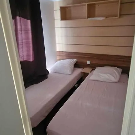 Mobil-home De Vacances *